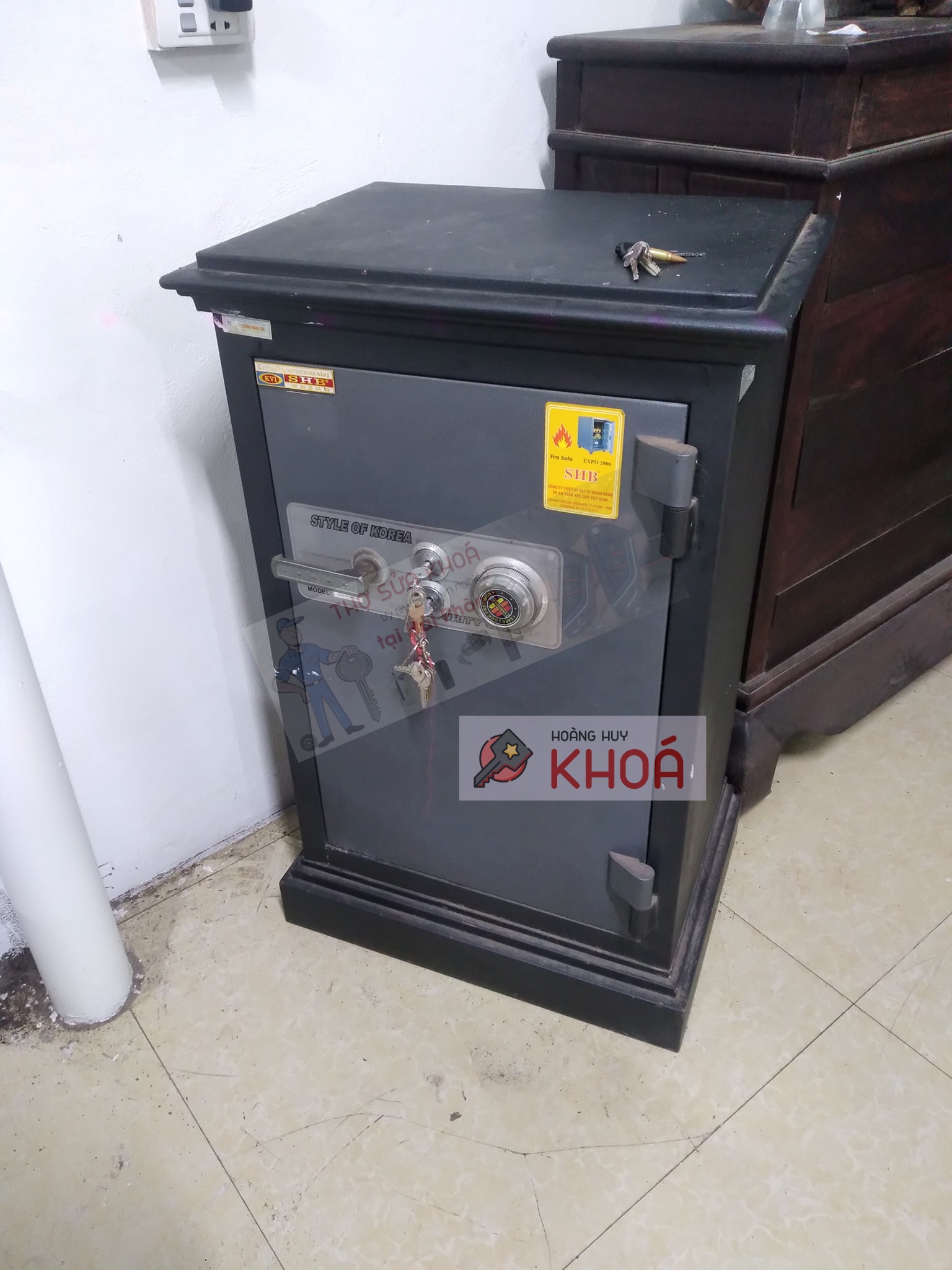 Cách mở khóa két sắt - sửa khóa Hoàng Huy