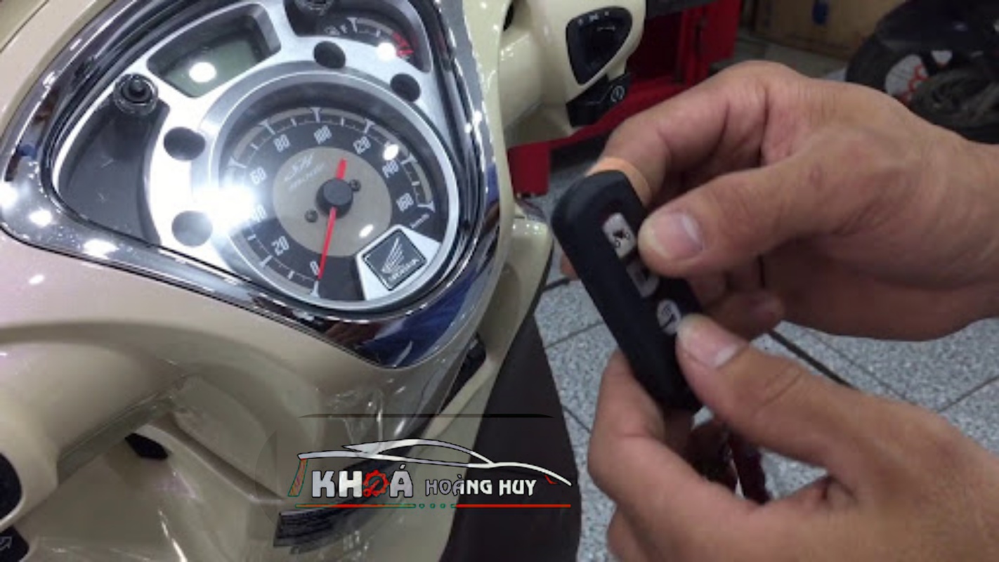 Làm chìa khóa smartkey xe SH tại nhà