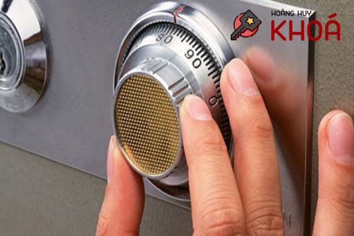 Sửa két sắt khi chốt khóa bị kẹt